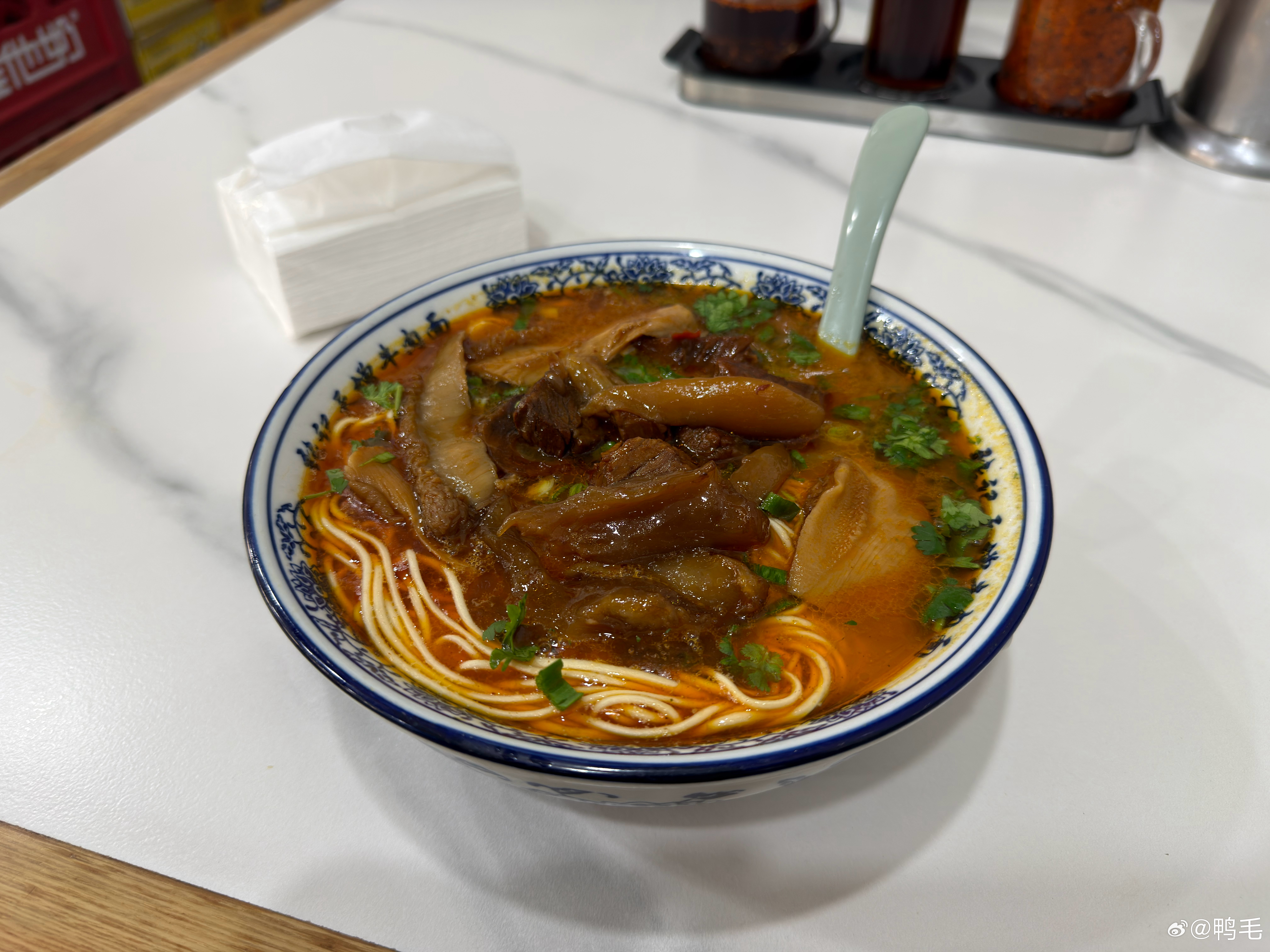 飞机延误了，就不吃东航一碗面了。直接开车来吃牛三宝面。[doge]  ​​​