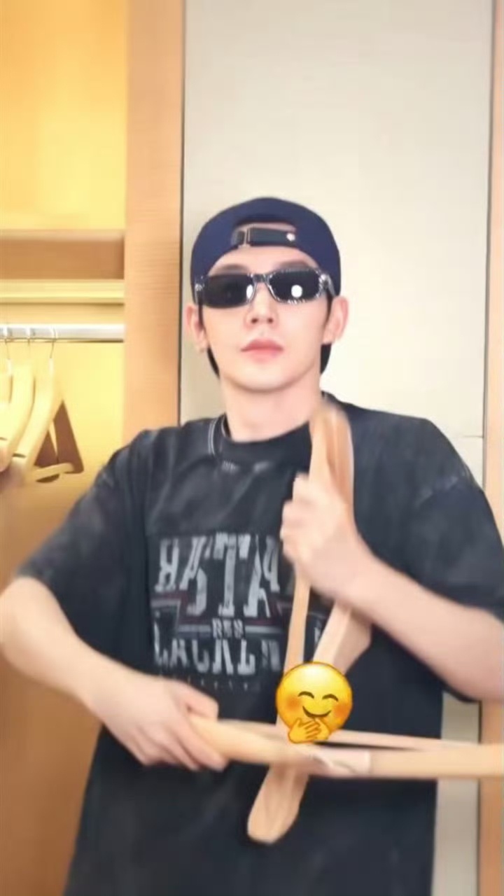 邓为用衣架拉二胡！第一次看这么活泼的邓为耶！ 