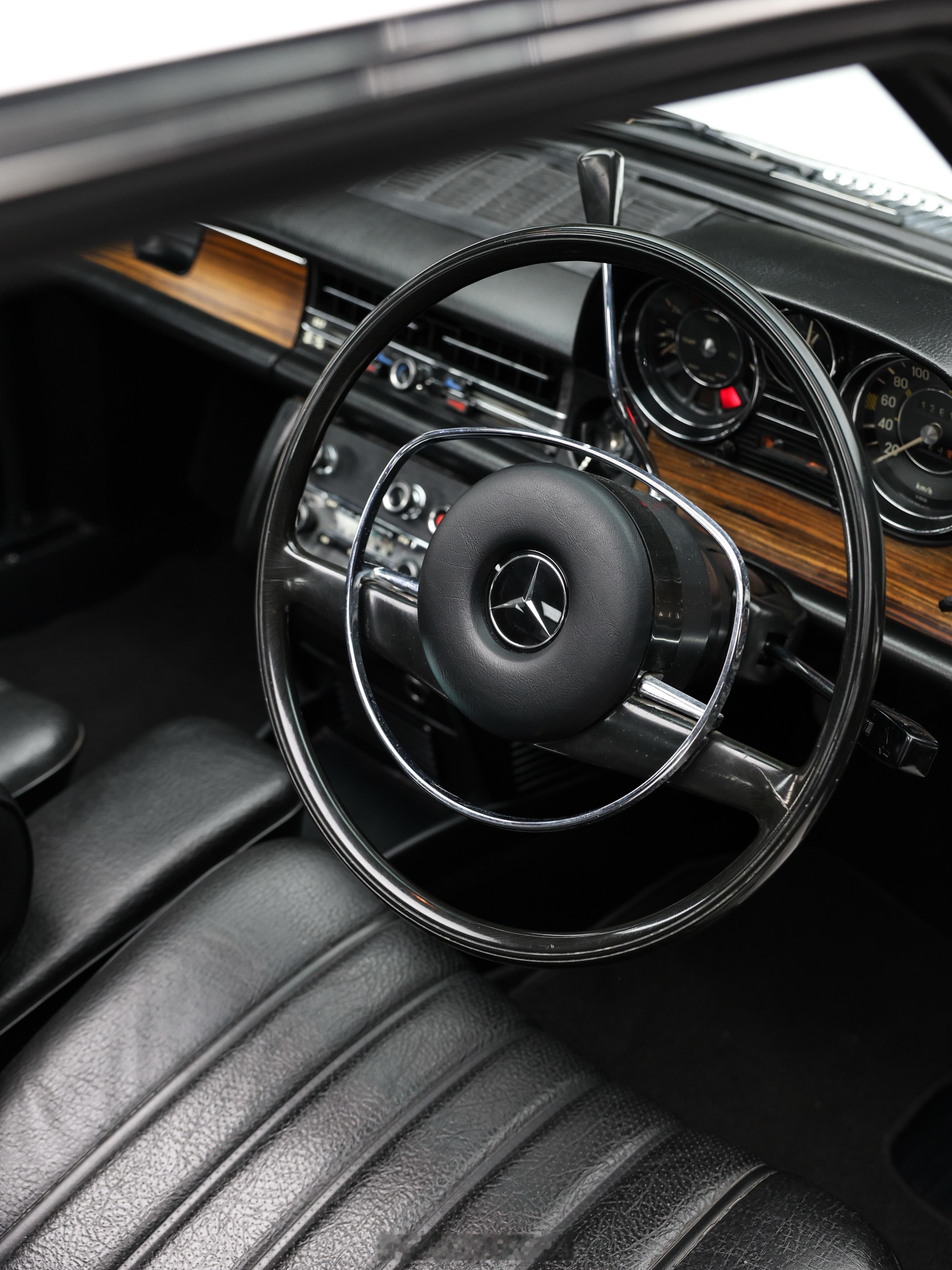 MBClassic W114 250CE Coupe