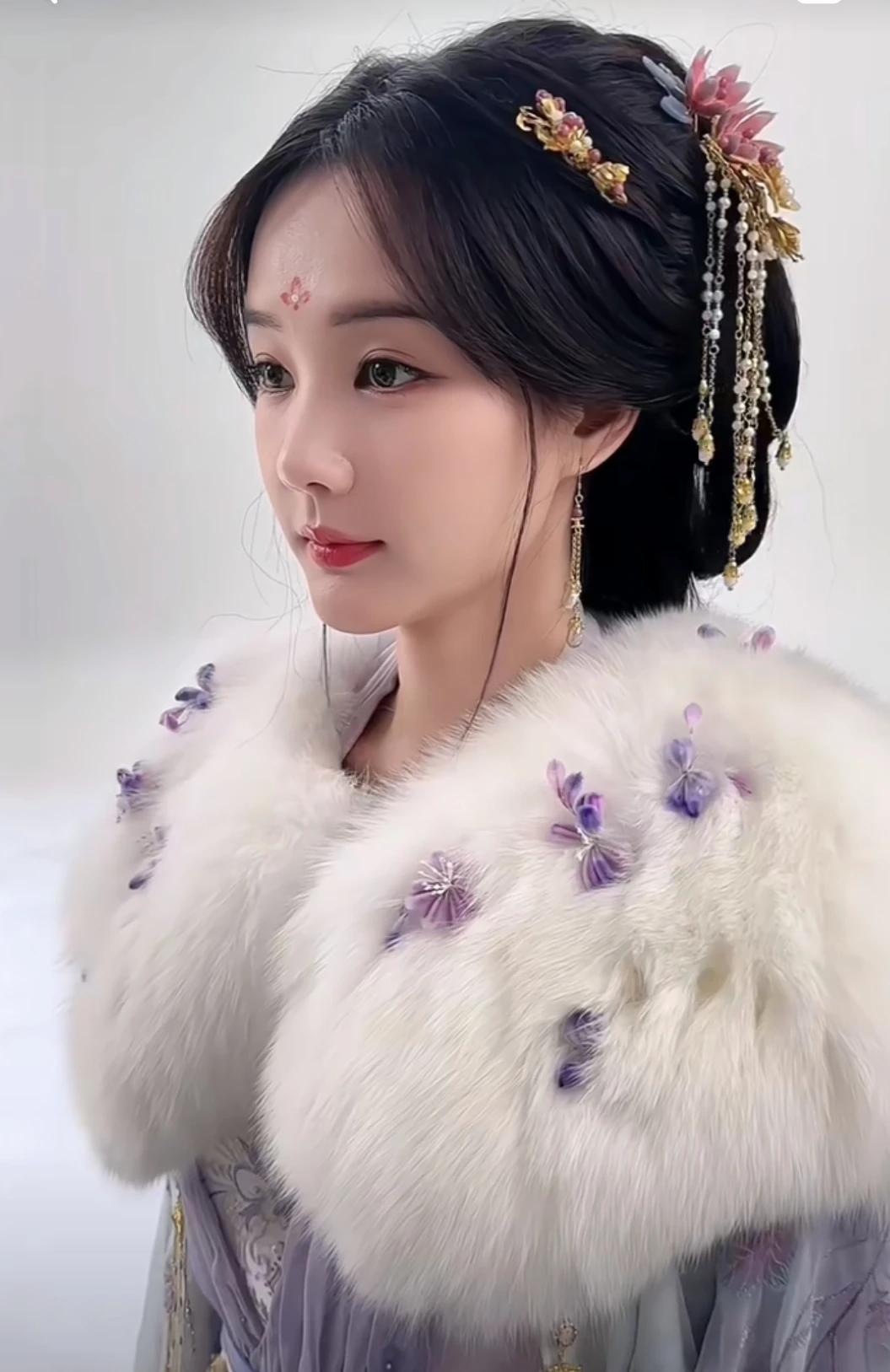 李一桐新剧《书卷一梦》造型
美的不像话
不动的时候就像是手办一样
头发丝都是那么