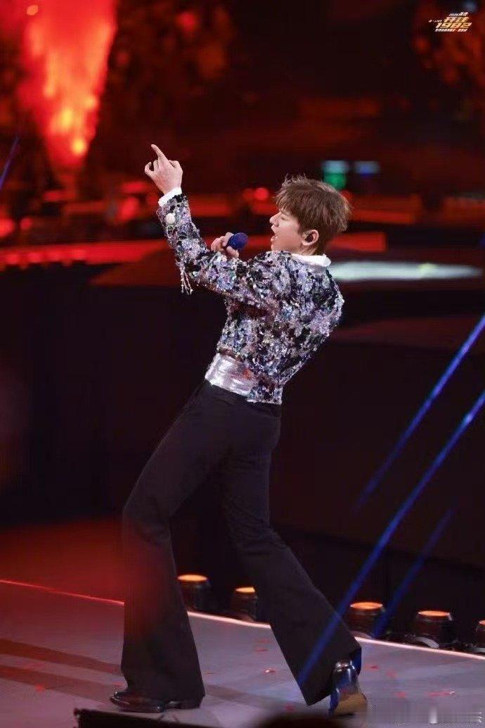 张杰十年再唱变形金刚Torches 张杰未LIVE巡回演唱会张杰十年后重唱变形金