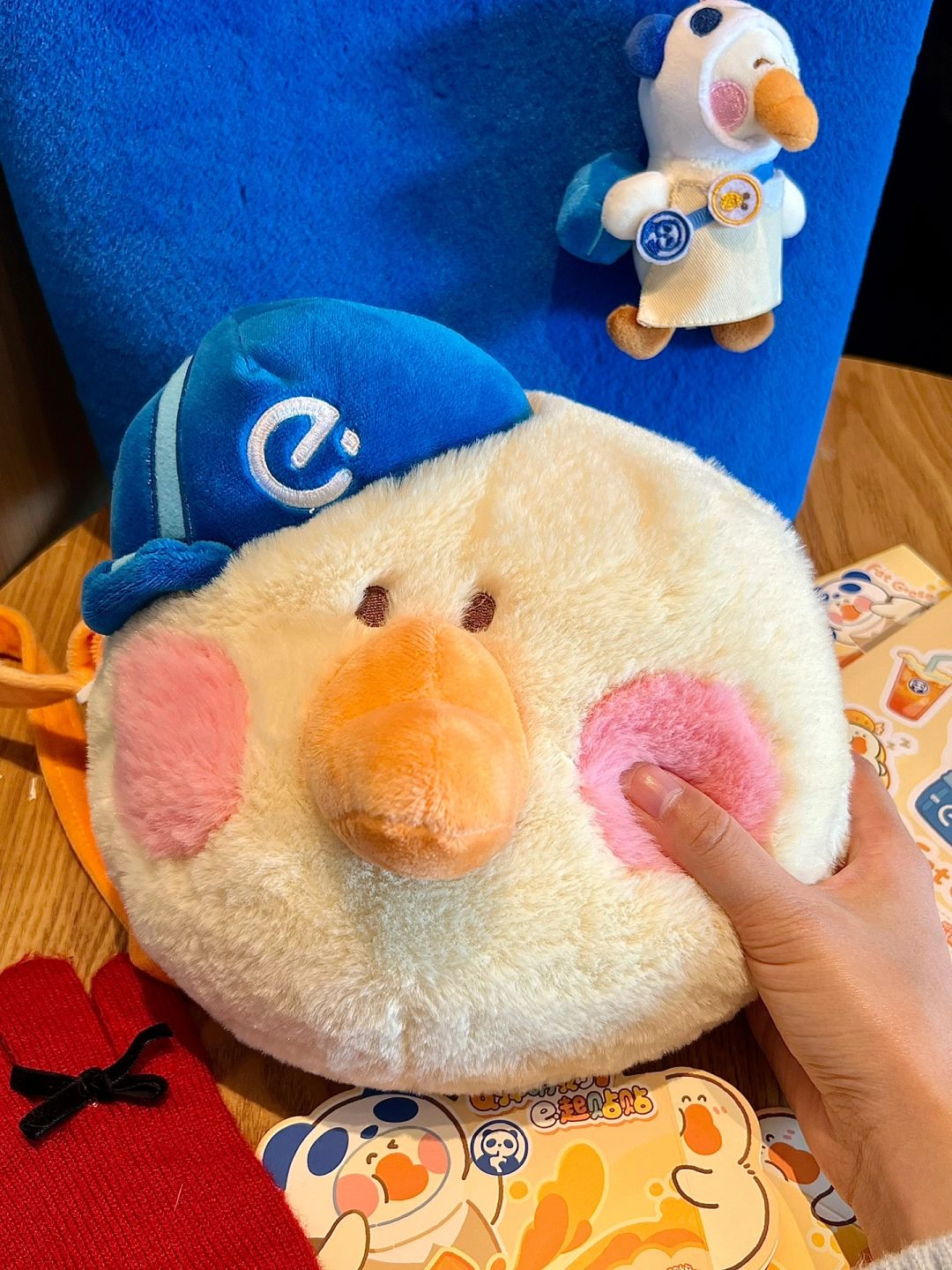 起猛了😅点茶百道居然送肥鹅毛绒包！！！！