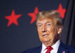 特朗普要想要摁下战争的快进键，空袭已经无法让伊朗屈服了，现在必须要派遣地面部队才