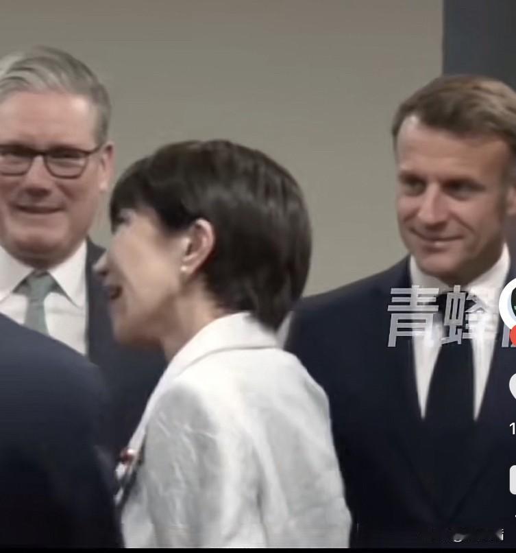 马克龙站在吃瓜第一线！
看着日方首相高市到处套近乎，看破不说破。

刚上台的高市