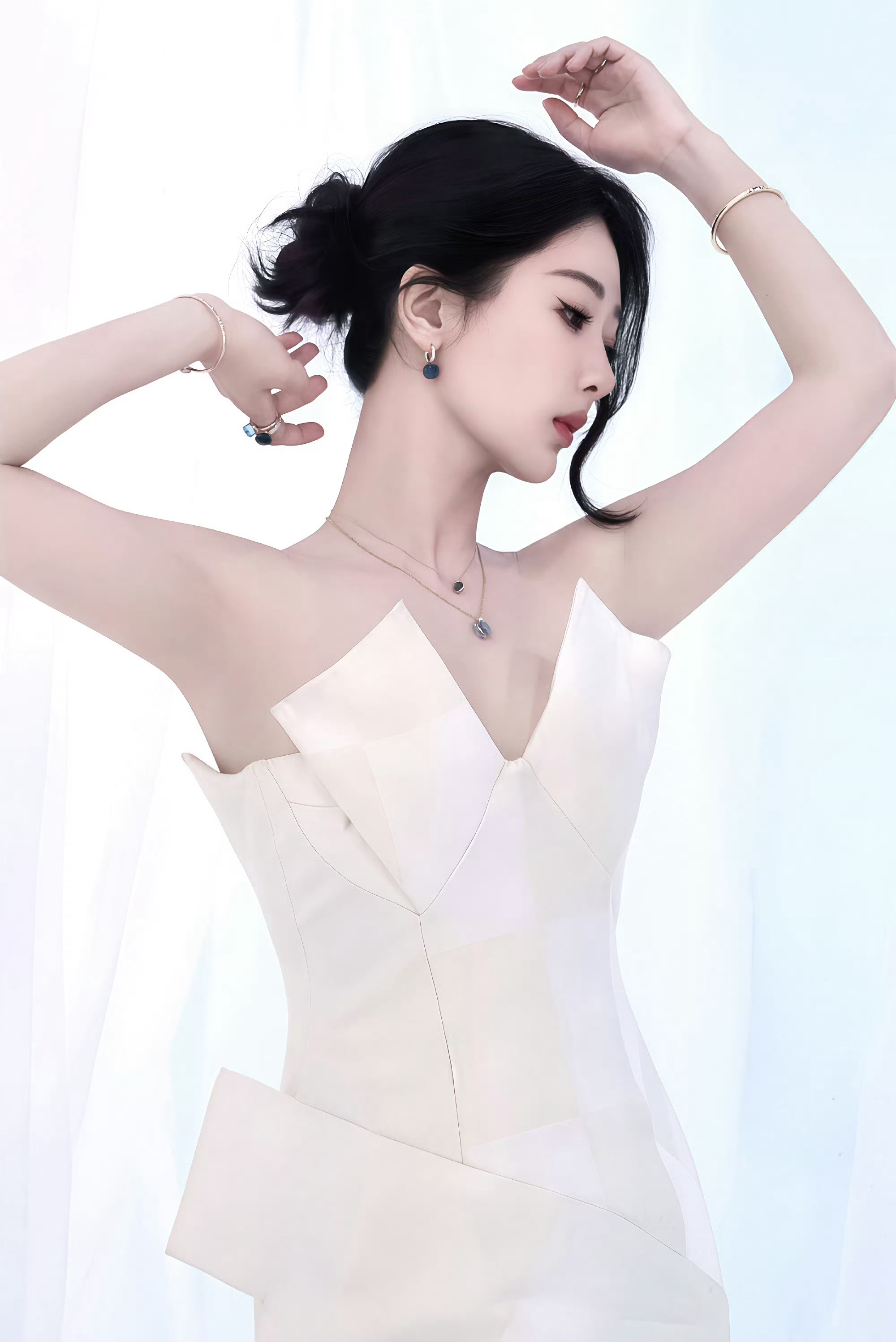 杨紫  yz杨紫董竹君 yz杨紫玉兰花开君再来 所有人都漂浮在天上，只有你沉到了