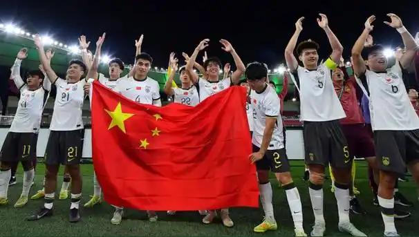 [月亮]国际足联盯上中国14亿球迷，3亿美元转播费翻25倍，央视硬气反击：绝不被
