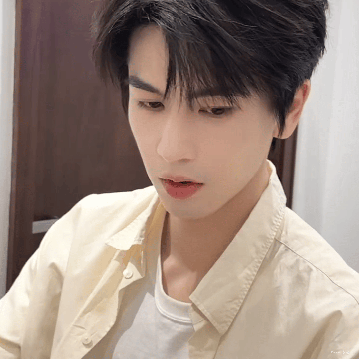 萌萌奶黄包我们喜欢你🥰🫶🏻张凌赫白玉兰青年推广大使