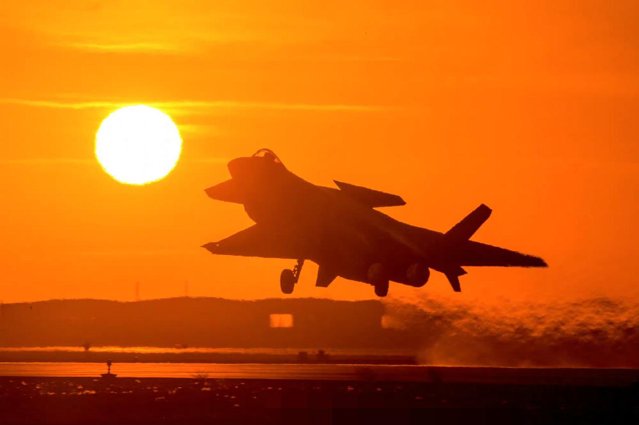 时任美国国防部长罗伯特·盖茨￼于2011年1月9日至12日访华￼￼。歼-20于2