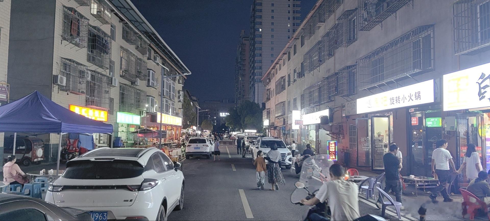 五一广元行随手记 5月8日，网友实拍惠家沟街道。广元