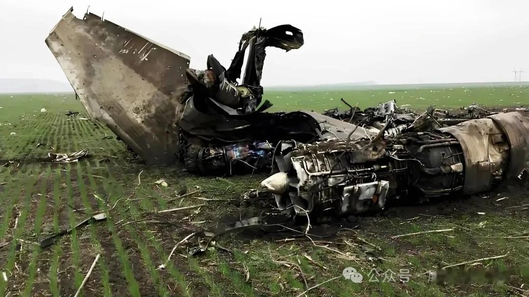 继美俄在15日分别坠毁一架轰炸机后，乌克兰空军也损失了一架轰炸机。乌克兰空军发布
