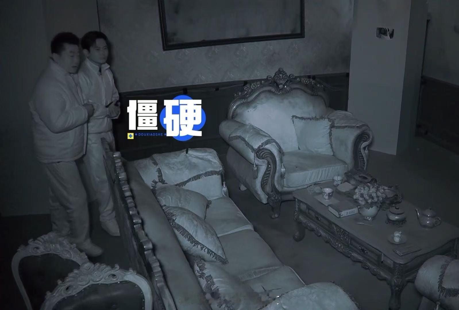 孟鹤堂张鹤伦相杀一整季在鬼屋he 鬼屋成了孟鹤堂和张鹤伦的和解之地，一路拥抱找信