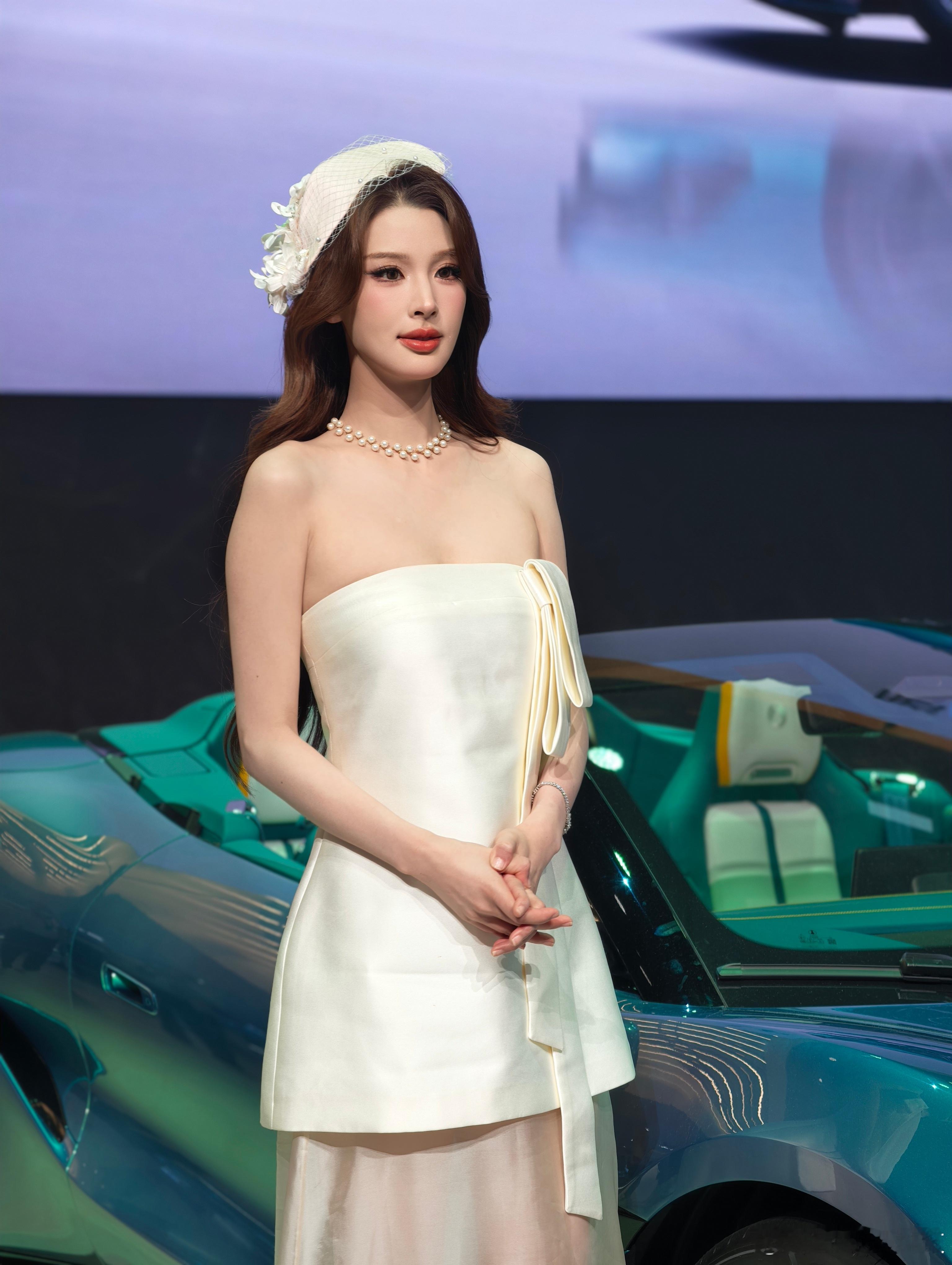 来了，来了，大家最爱的车展模特系列来了！评论抽🧧🧧🧧，你喜欢哪个呢？智驾数