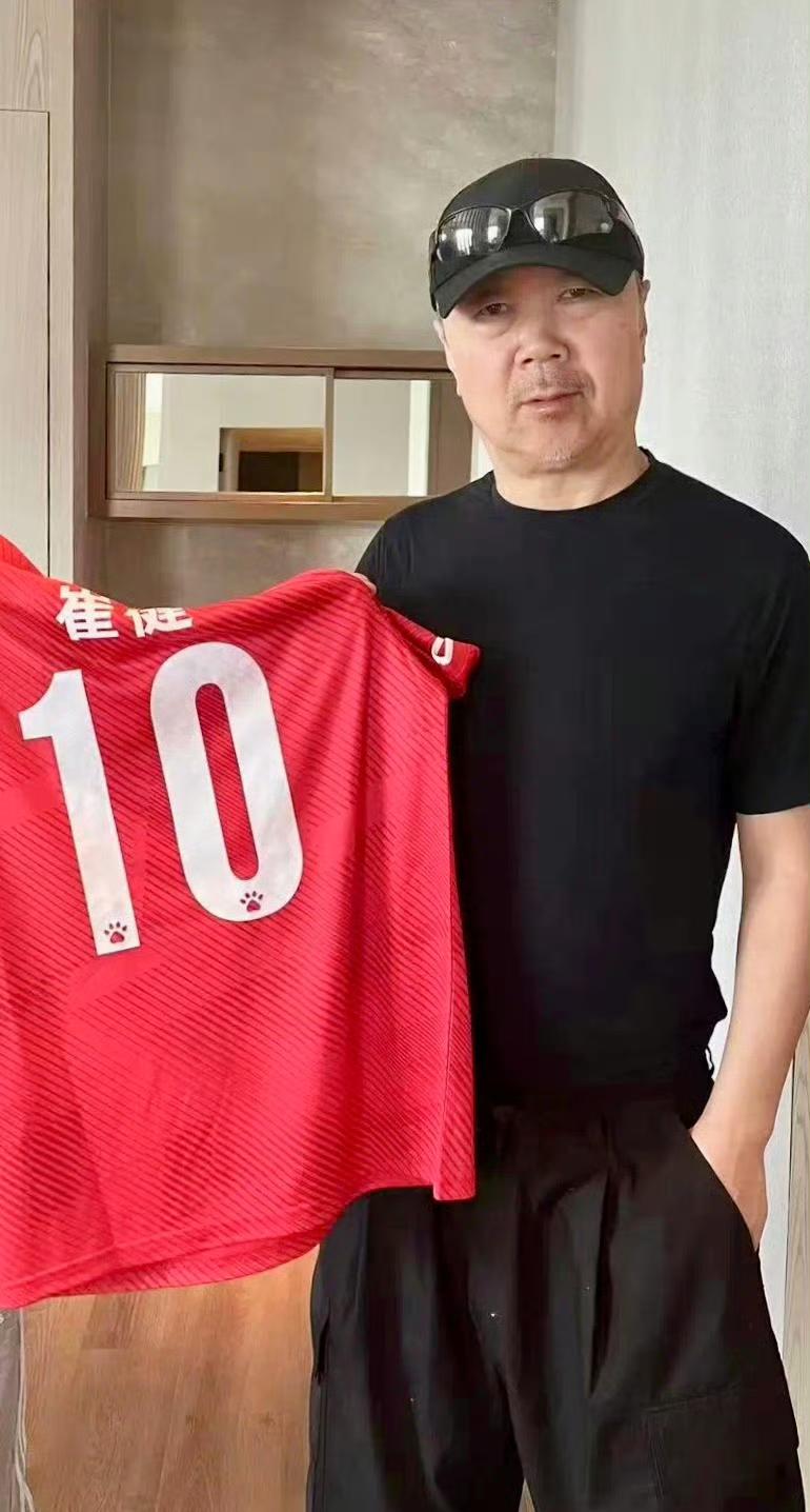 白岩松穿9号最合适——文艺老炮的“冷面射手”！

崔健10号当仁不让（摇滚灵魂+