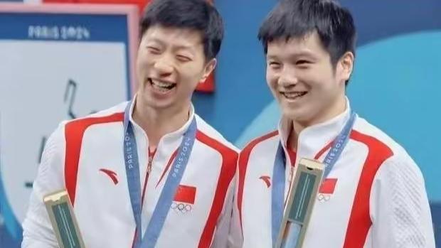 马龙和樊振东谁更强？
        把马龙和樊振东放在一起比较，本身就是一个伪