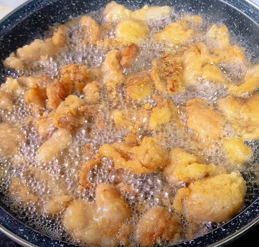 爱吃油腻又查出高血脂？解馋控脂可两全
生活中不少人偏爱油脂香气，却在体检后查出高
