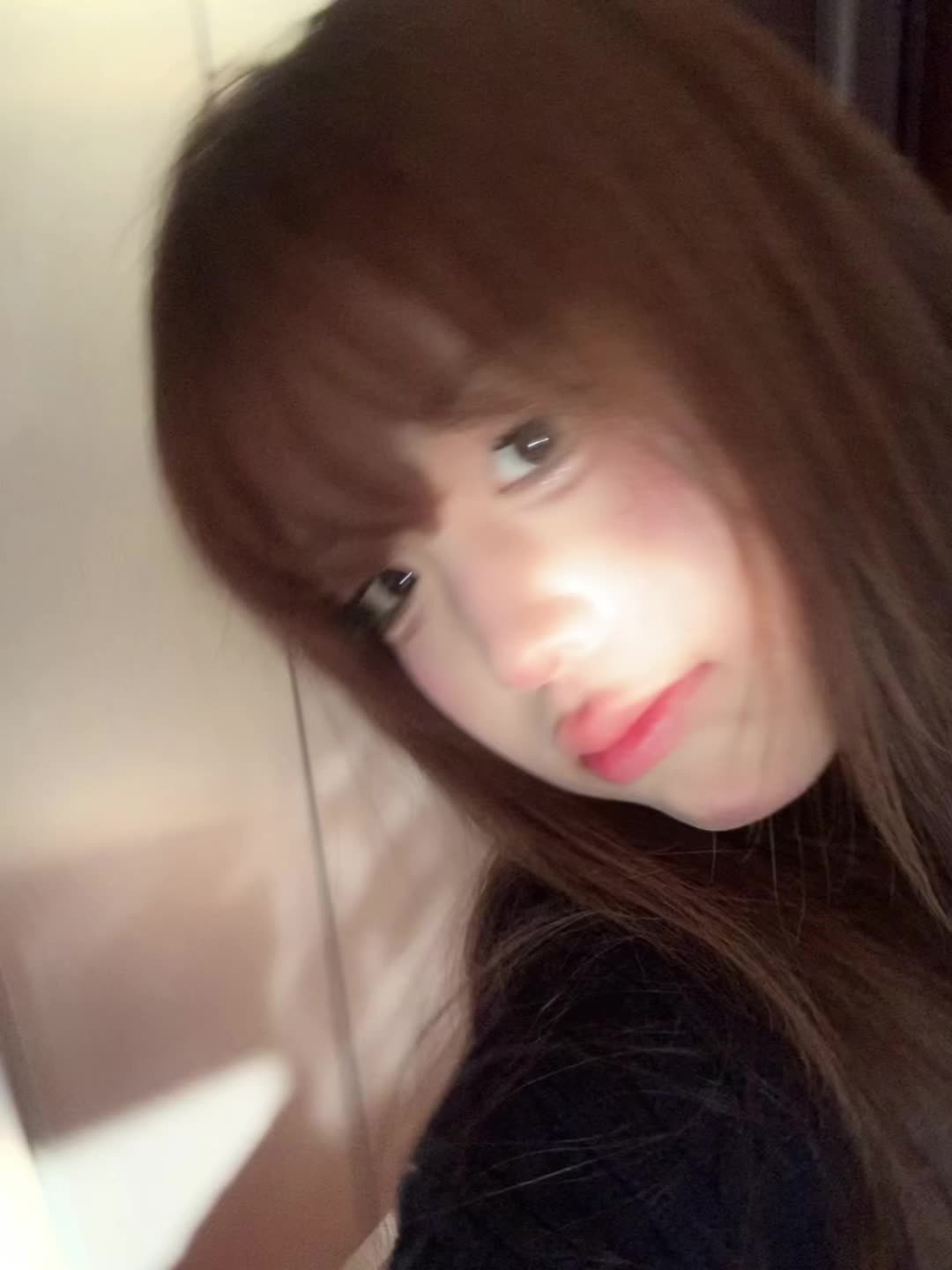 生活将我击倒在地我幸福的睡着了