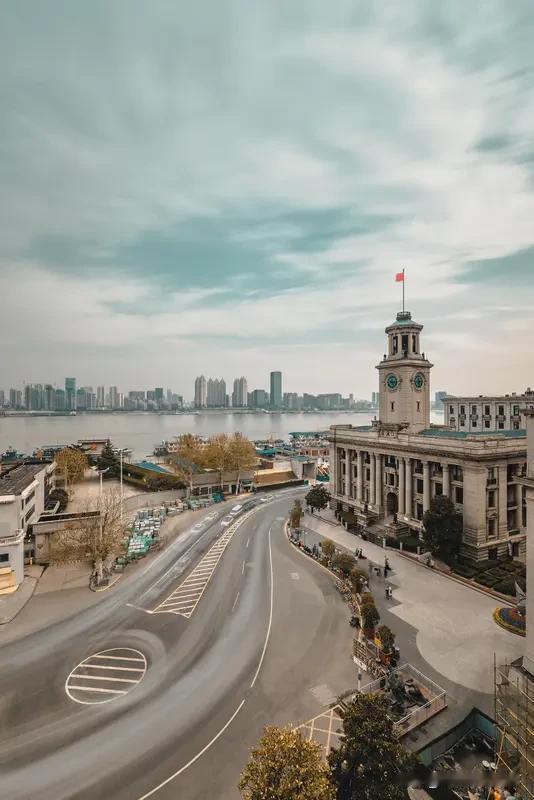 奋进江城共筑新篇 
武汉这波操作，我直接服了！
年度“高分答卷”曝光，新地铁线让