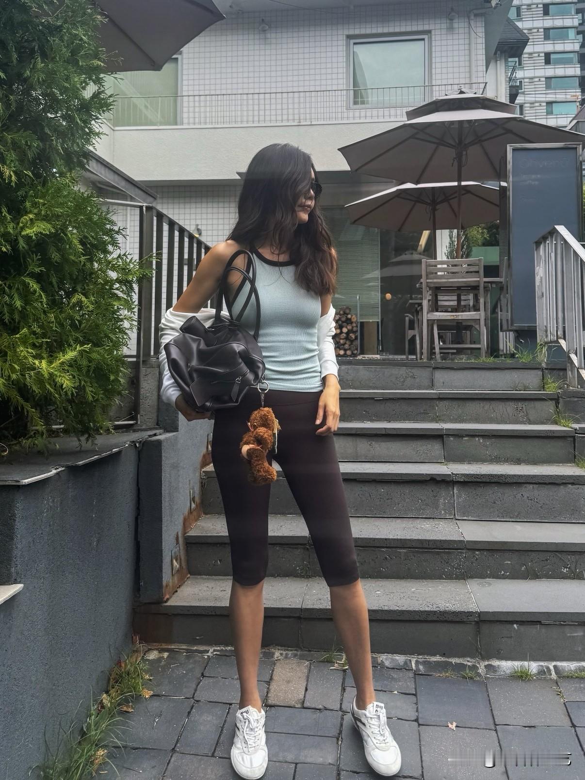 17日，演员蔡贞安在Instagram上发布了多张照片，并配文“成年女性的生活就