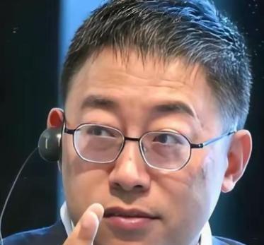 九三阅兵以后，一部分中国人慌了！ 按理说看到祖国越来越强大，这些人都应该更安心才