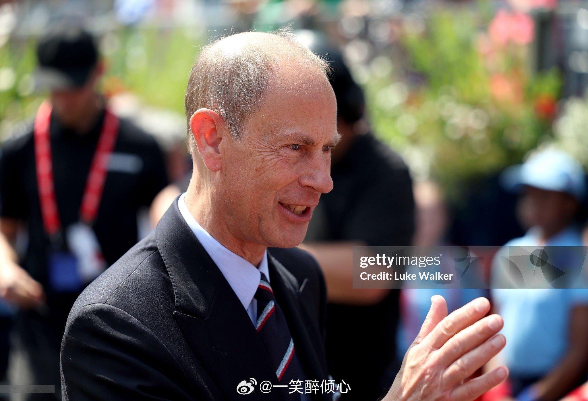 英国王室[超话]  今天爱丁堡公爵爱德华王子在伦敦女王俱乐部参加汇丰女子网球锦标