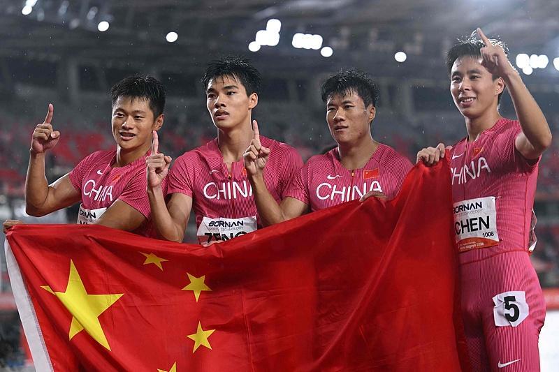 今天恰好是曾克理20岁生日，这枚4*100米接力金牌🏅就是他最好的生日礼物，恭