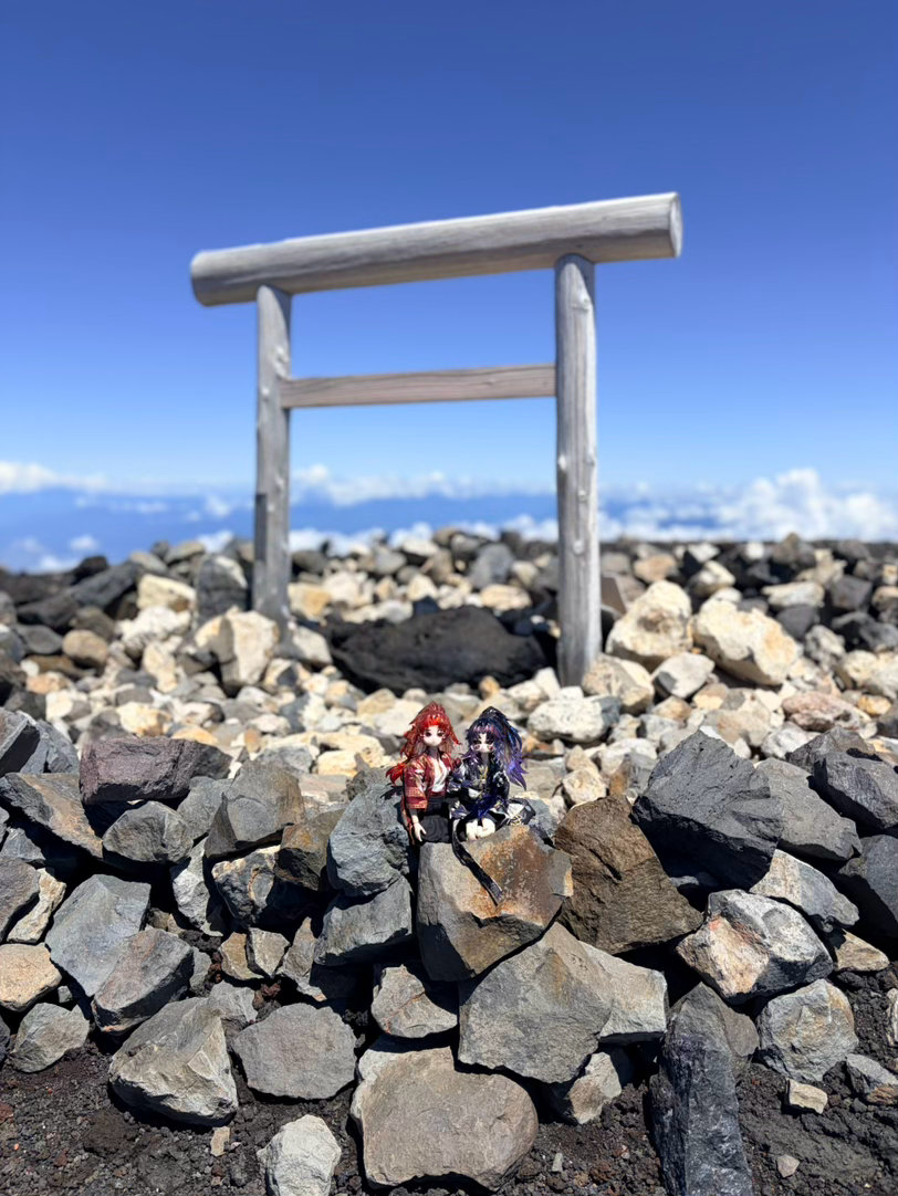 缘严 带日黑登顶日本之巅富士山，也算是完成愿望了竹取物语传说富士火山口里有辉夜姬