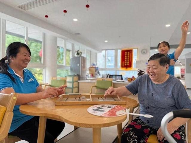 假期“短托养老”，让子女省心、老人舒心