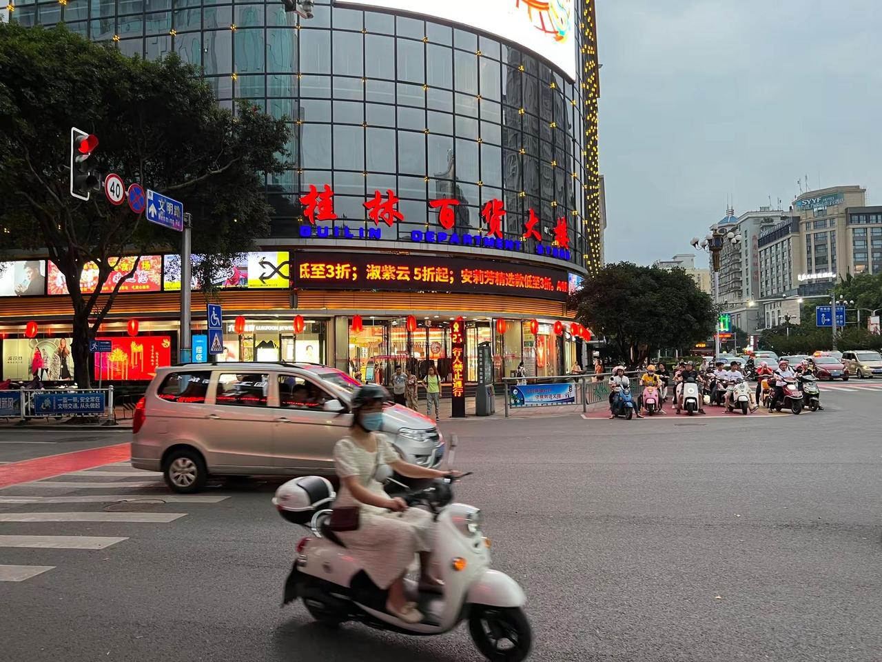 于海青：为何说桂林不仅是山水甲天下？ 说起桂林，大家都不陌生，因为对我们的印象太