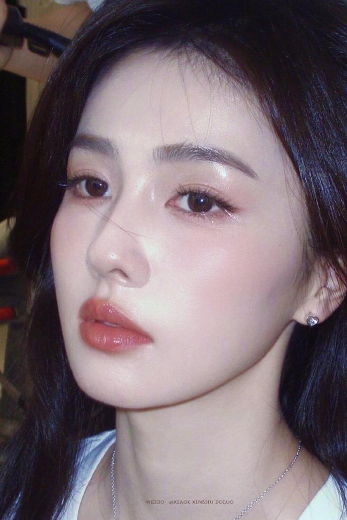 白梦妍这么嫩的脸谁不想给她做保养呢