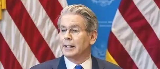 美国财长贝森特公开声称：世界没法承受，一个贸易顺差达到，一万亿美元的中国！中国想