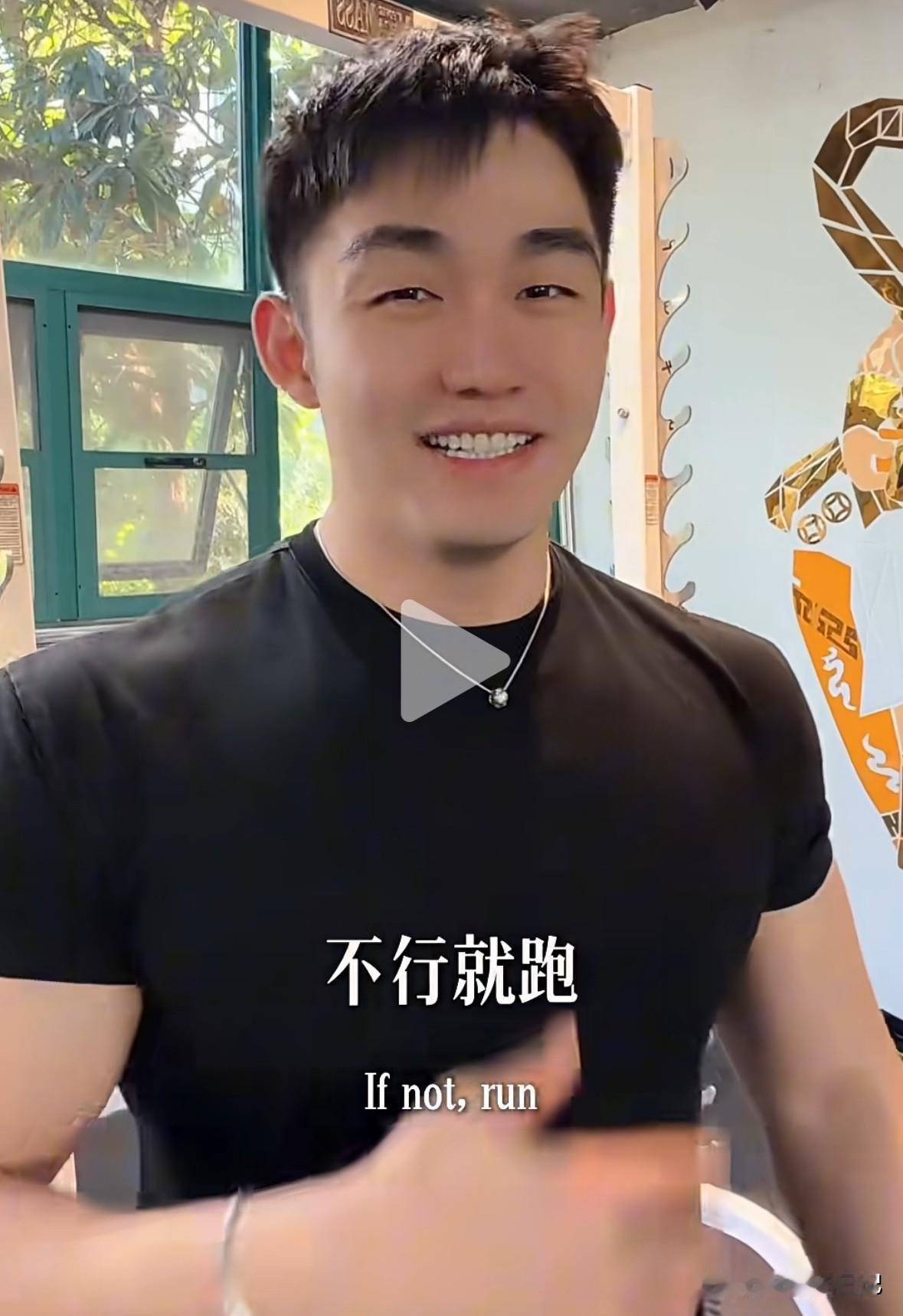 任任终于开心了，估计给于文红又哄好了，据说他人找菲儿问的，“为什么于文红心情不好