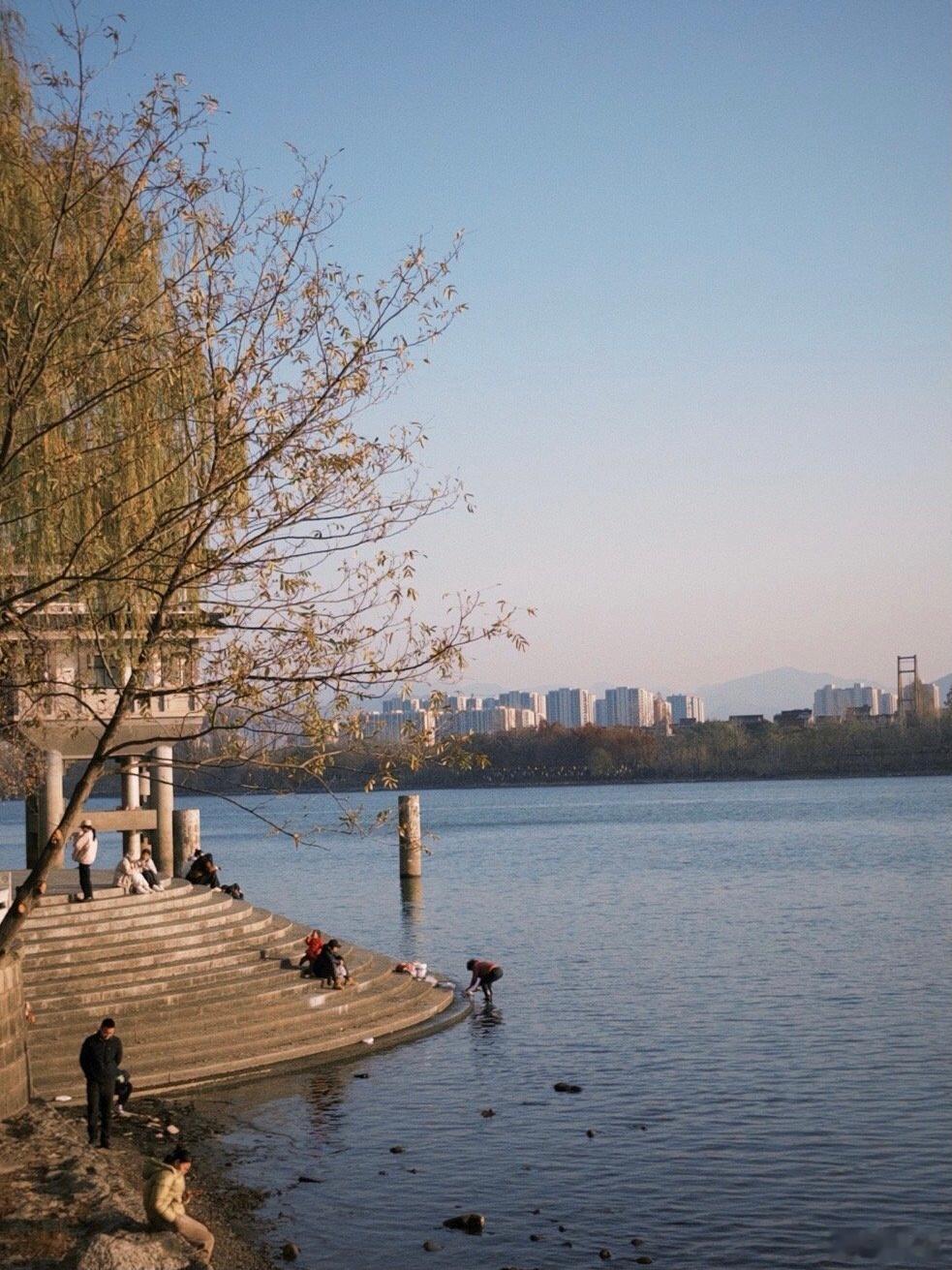 最近年底了，我有认识的MING理师做年/运测算和她大概聊了聊天，她说她有一批时间