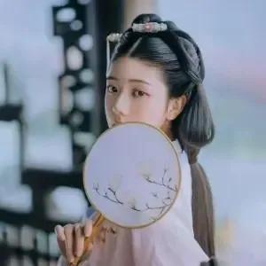 上联：掌上风云驱暑气，
下联：师友请[玫瑰][玫瑰][玫瑰]
