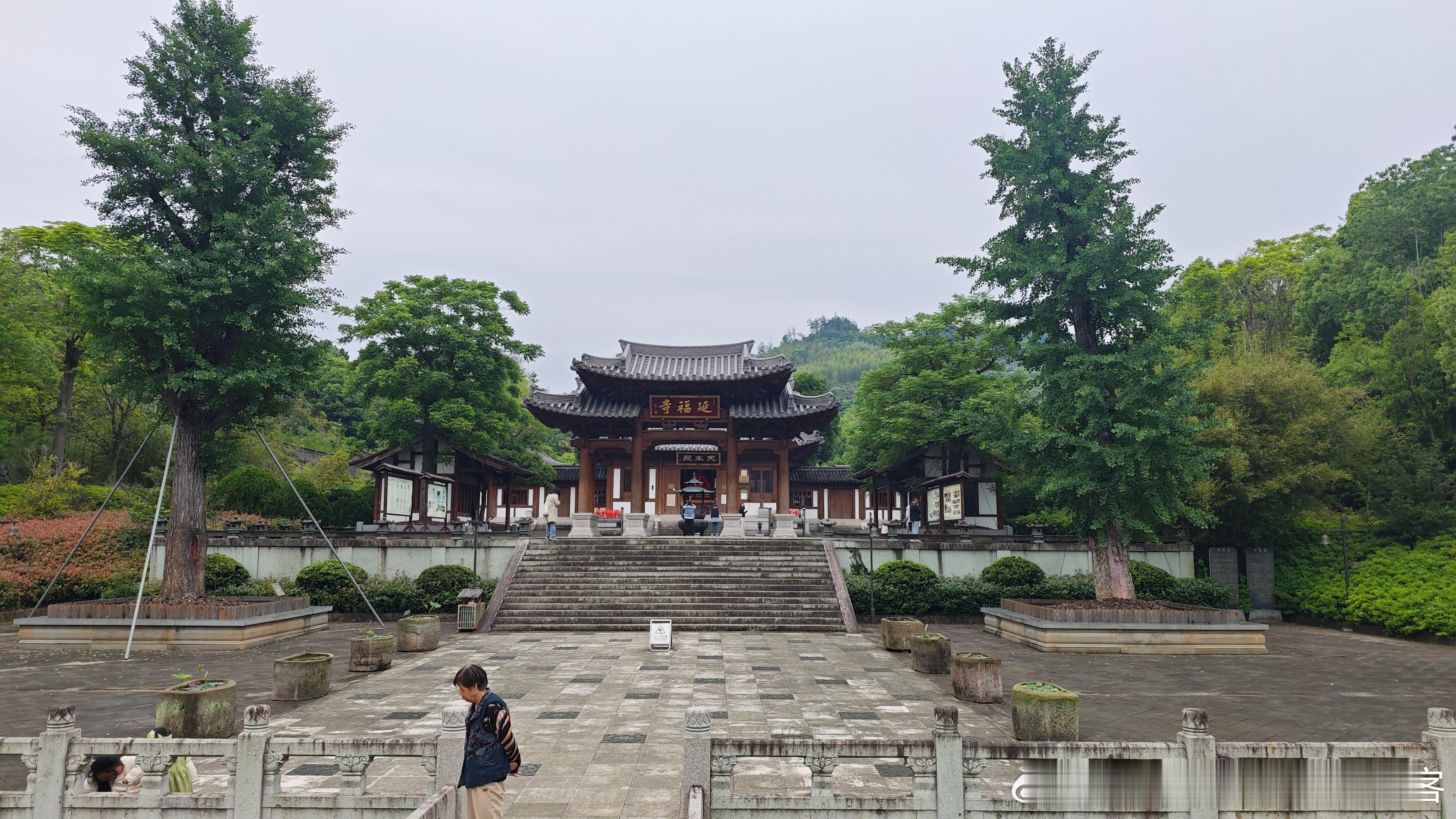 在武义延福寺看到了灵隐的香炉，搜了一下原来已经是灵隐寺下院了…… ​​​