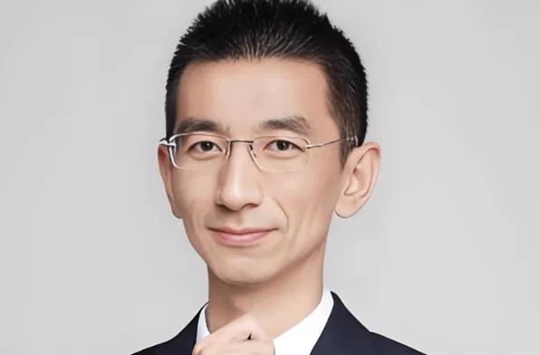 东方甄选前CEO孙东旭与离职主播合开公司，5小时涨粉10万。近日，孙东旭与石明（
