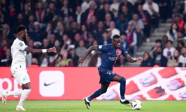 利物浦问价穆阿尼？这“没进展”的传闻，更像是转会市场前的例行公事。穆阿尼当初大巴