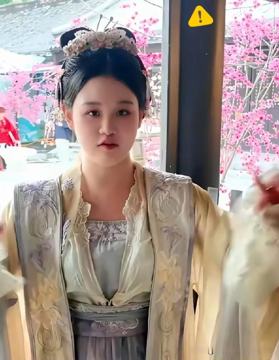 张家齐21了，不再是那个跟在妈妈身后的小姑娘。

现在她一边上大学一边训练，攒钱