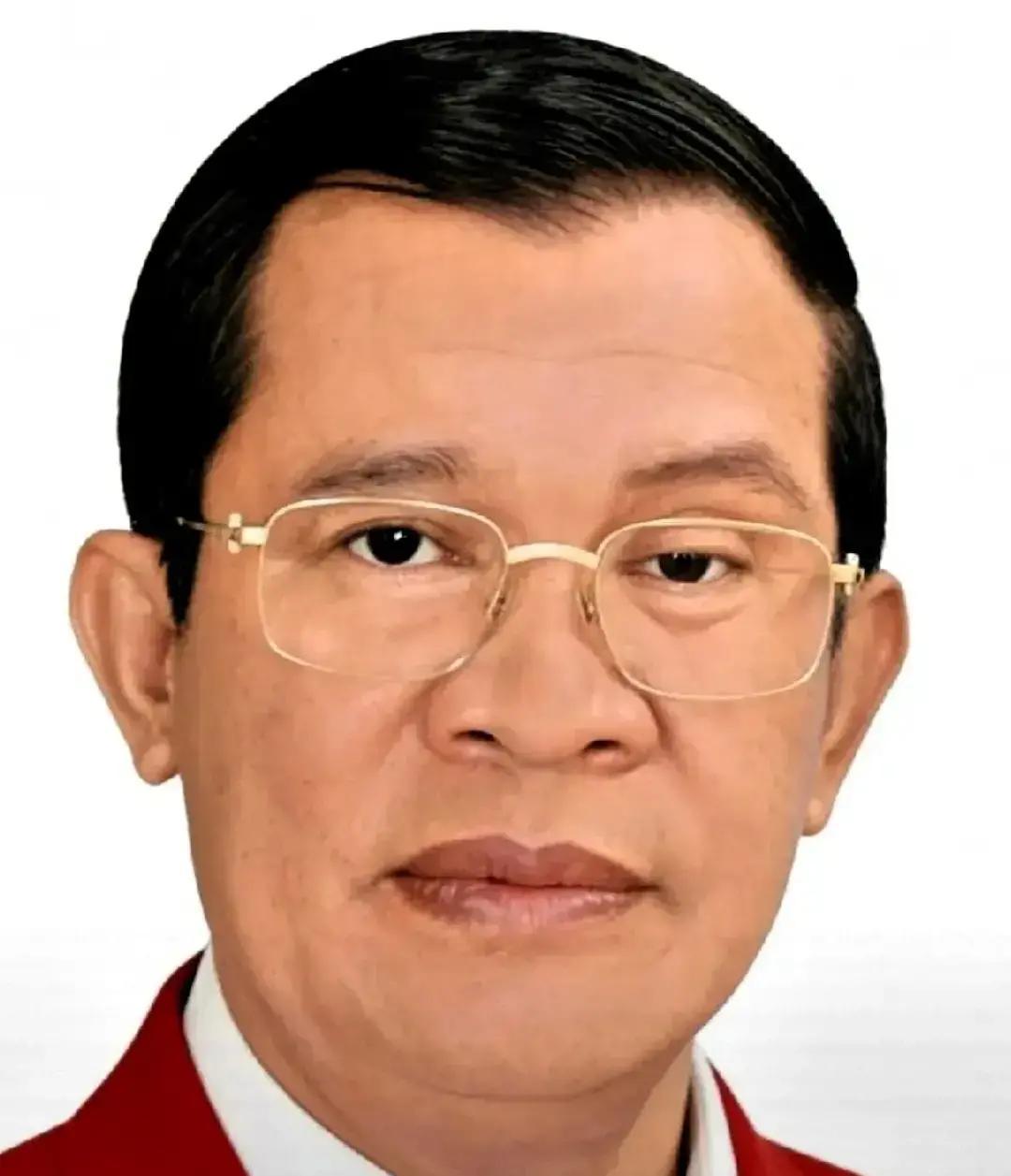 果不其然。
900多所学校同时关门，21万名学生的课被按下暂停键，这事发生在柬泰