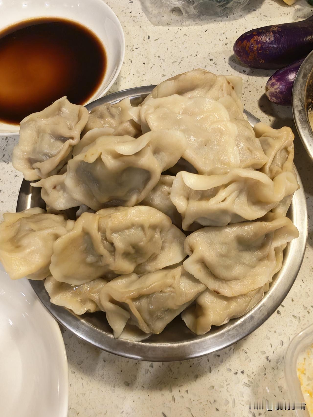 我发现糖尿病人要少吃包子饺子馅饼，这是我最近亲身体验出来的。

有一次我一口气吃