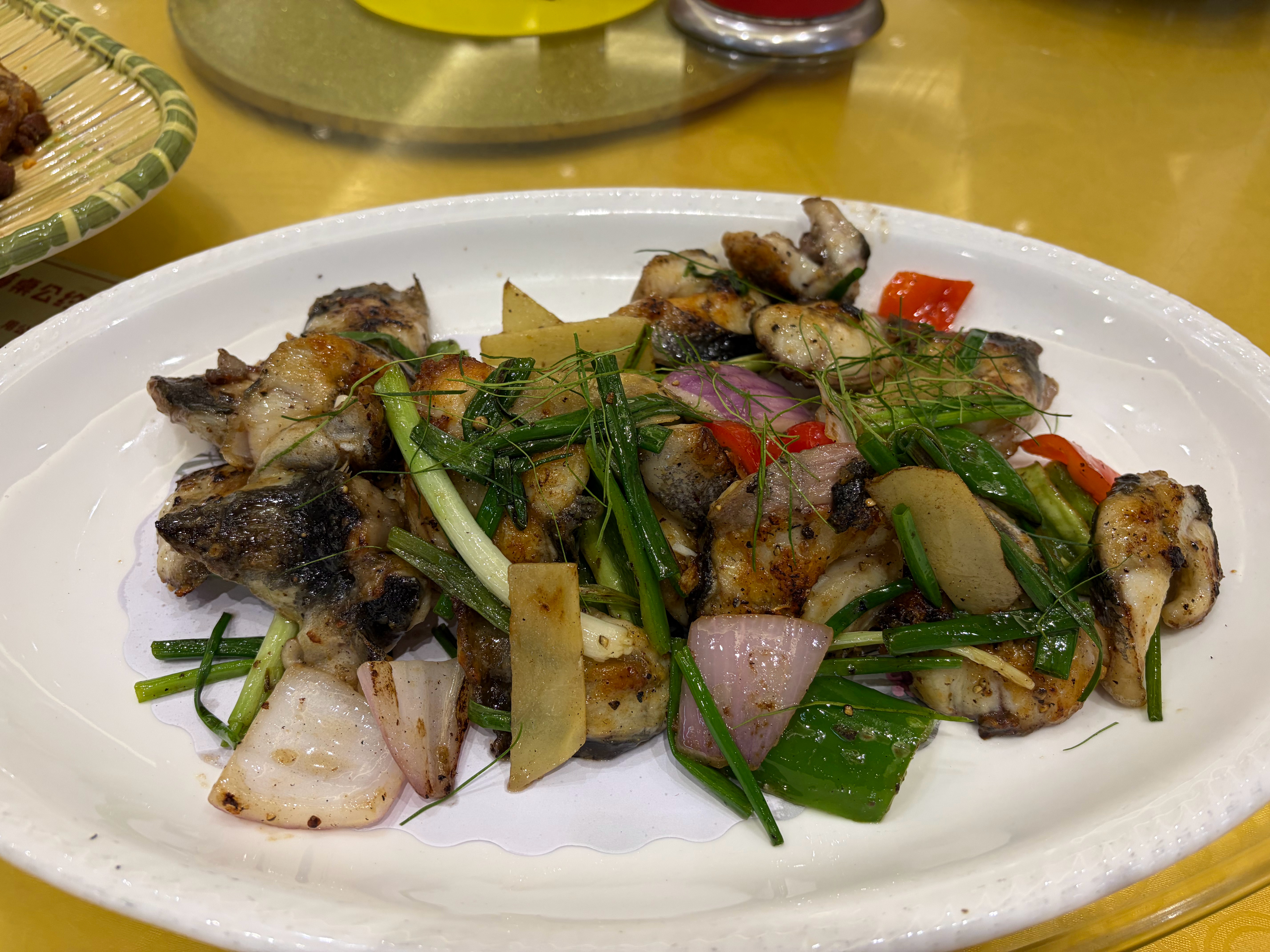 本周末四餐图1 新会山卡拉餐厅 炒饭很好图2 台山壹家人家常菜 香煎白鳝图3 台