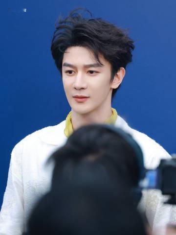 夏之光今日线下活动生图夏之光今日线下活动生图，少年感满满好养眼夏之光线下活动状态