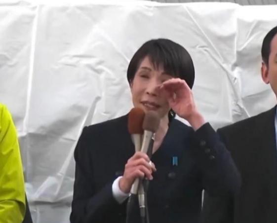 高市眼含热泪，希望北京高抬贵手，中方连发质问，将日本的“遮羞布”撕了下来，如今中