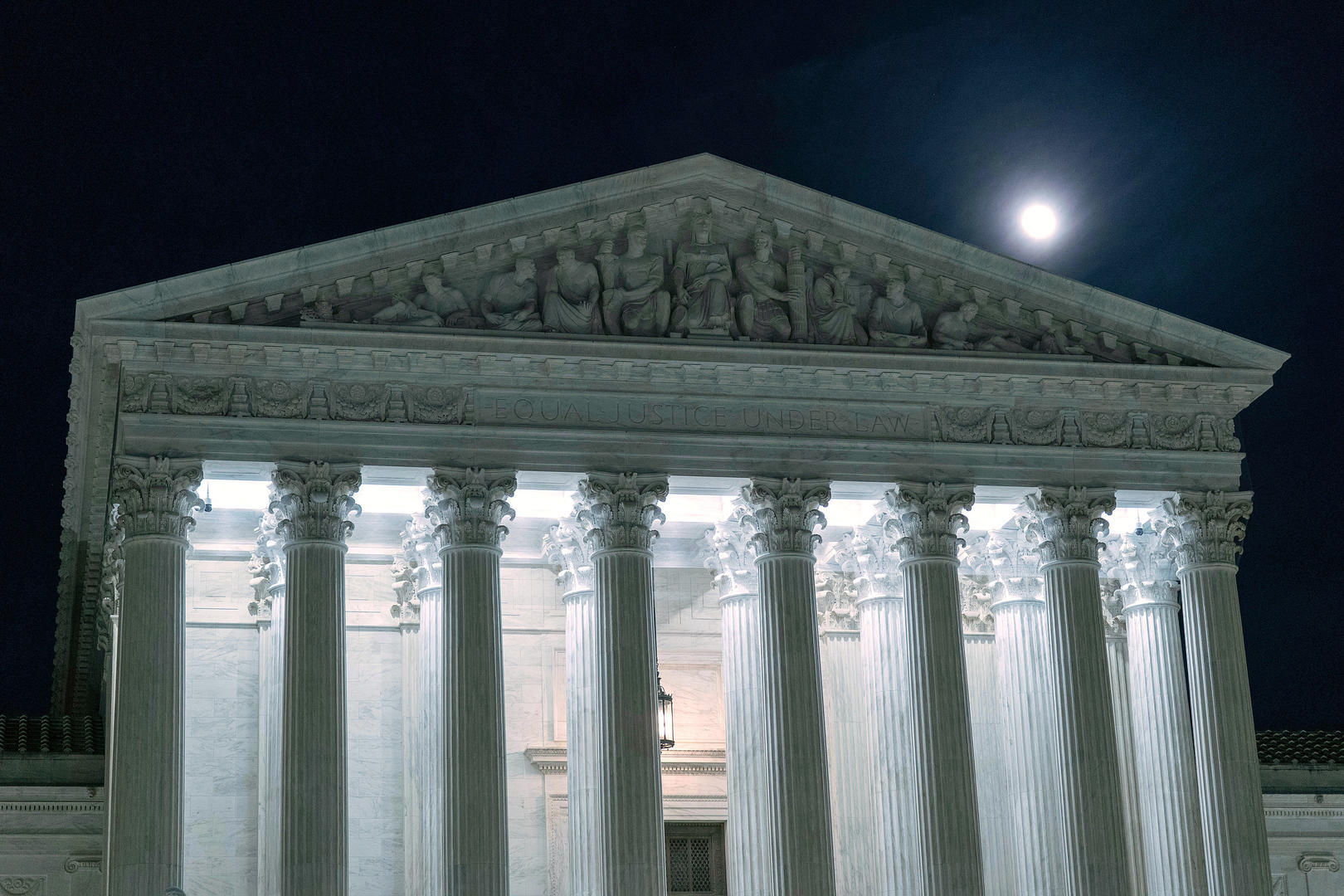 #在美出生即公民或彻底终结#【目前已在28州实施，特朗普1日到最高法院旁听辩论：