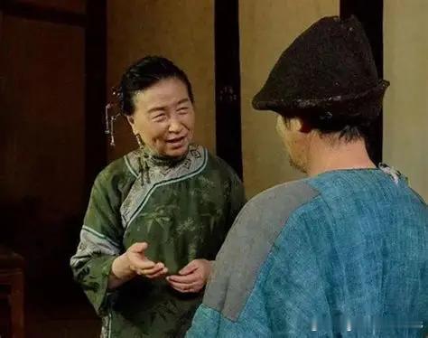 “阿呀阿呀，真是愈有钱，便愈是一毫不肯放松，愈是一毫不肯放松，便愈有钱.....