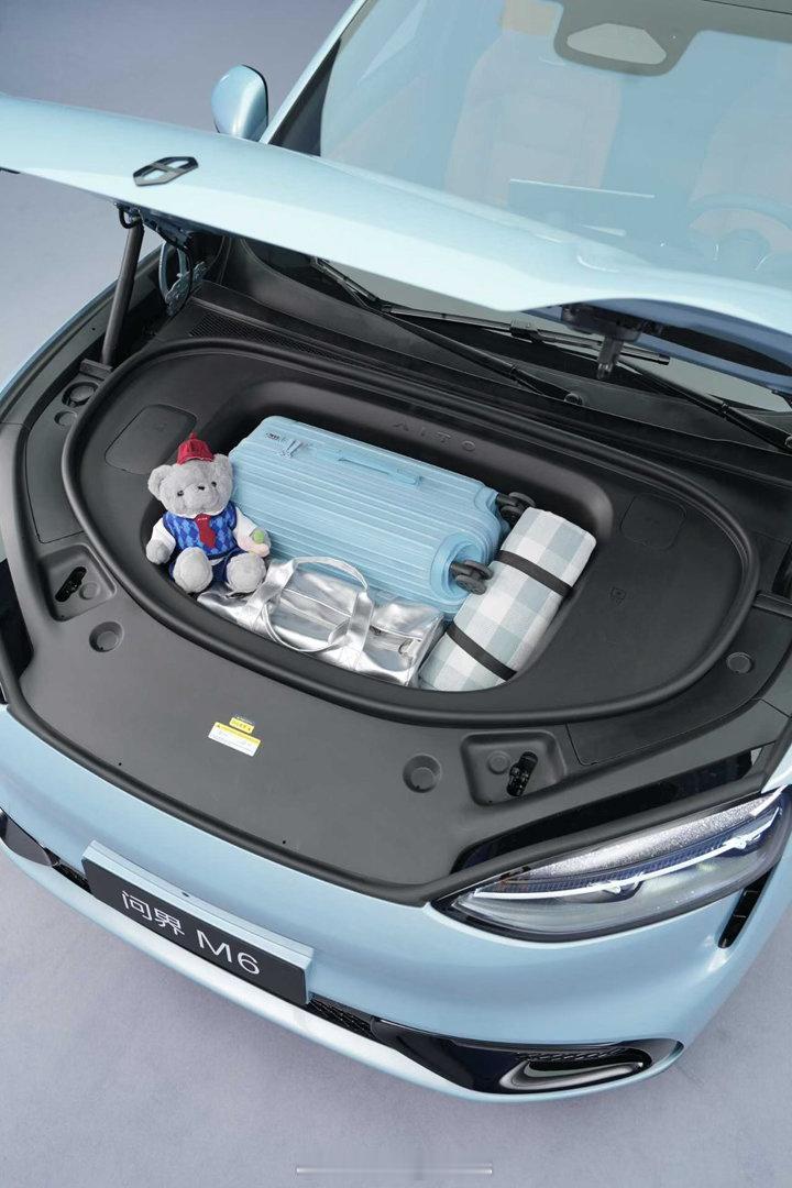 余承东现场展示问界M6前备箱空间问界M6今天上市，正式价格和权益出来了。结合之前