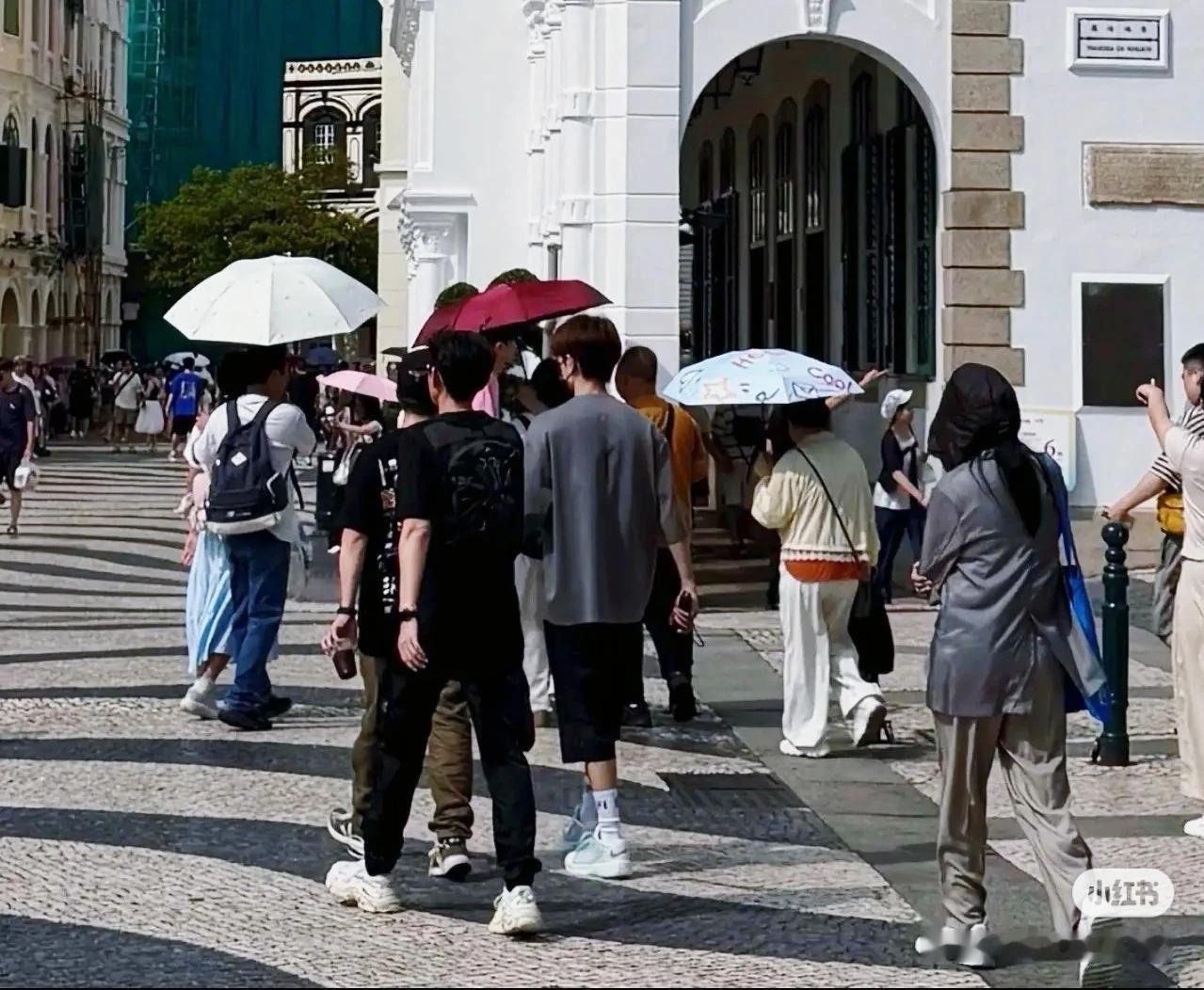 我们超咪还去了大三巴   路人随手一拍都那么好看任嘉伦