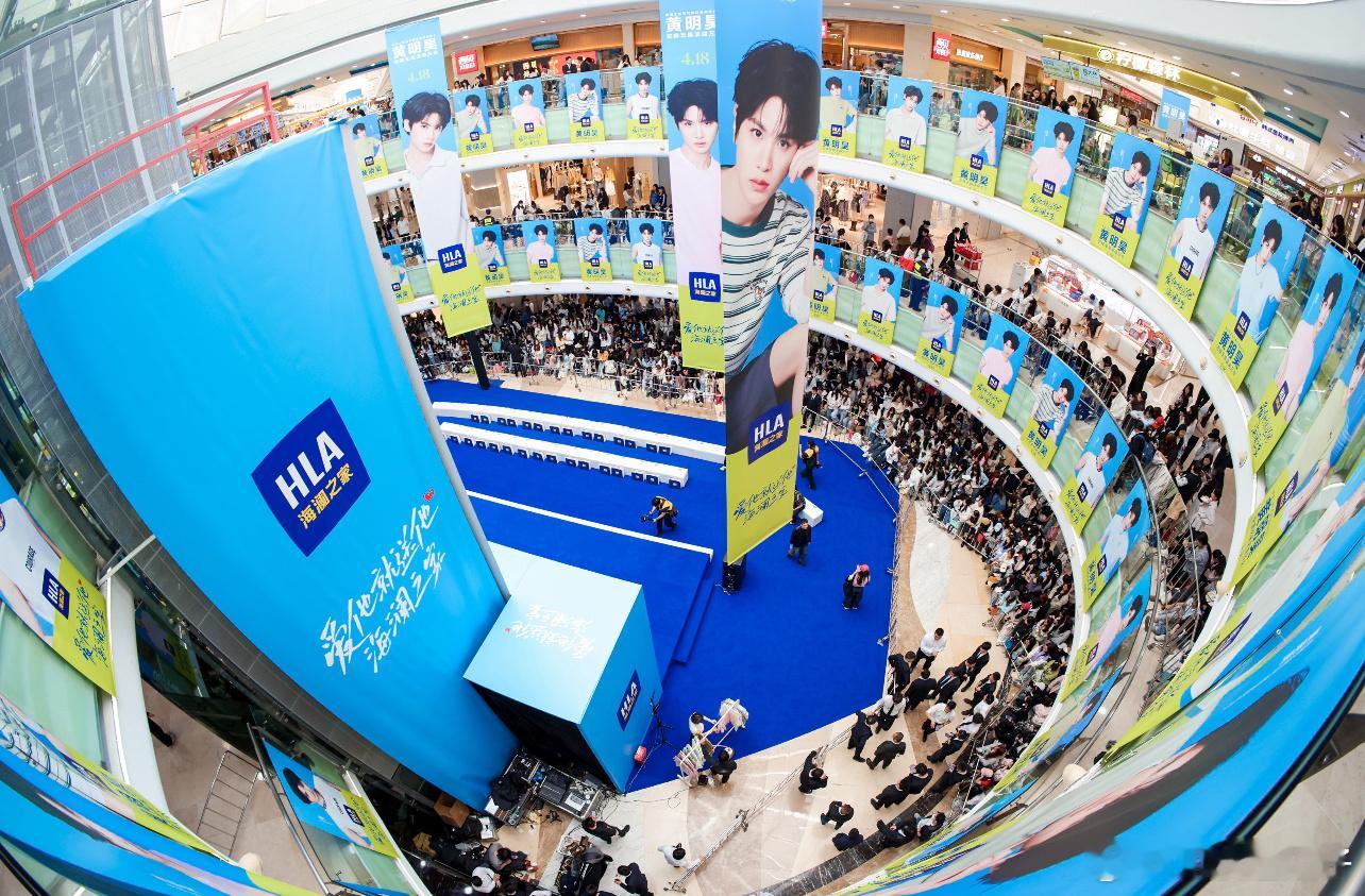 黄明昊你的兵好多，来晚了都挤不进去 