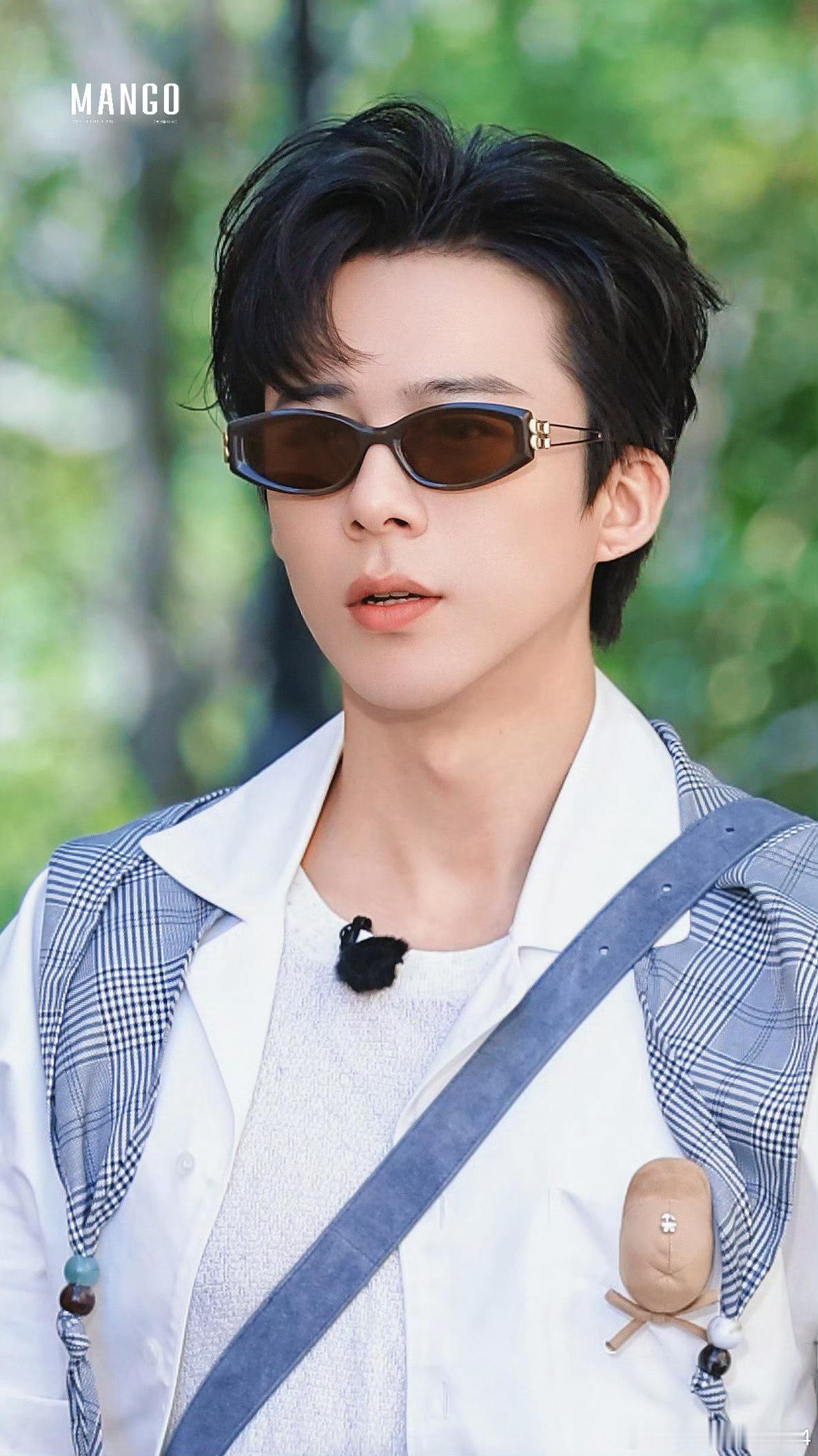 刘宇宁刘宇宁 你是娱乐圈的一股清流，愿你在纷繁复杂的娱乐圈中永远保持真我！