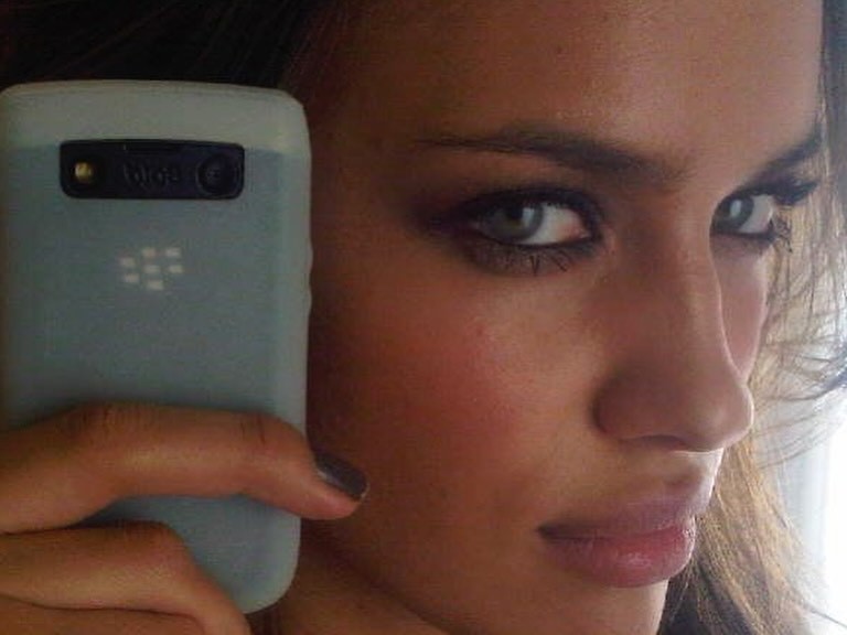 Irina Shayk 古早黑莓手机相册📱莲姐真是一直都这么美，满满的青春回忆