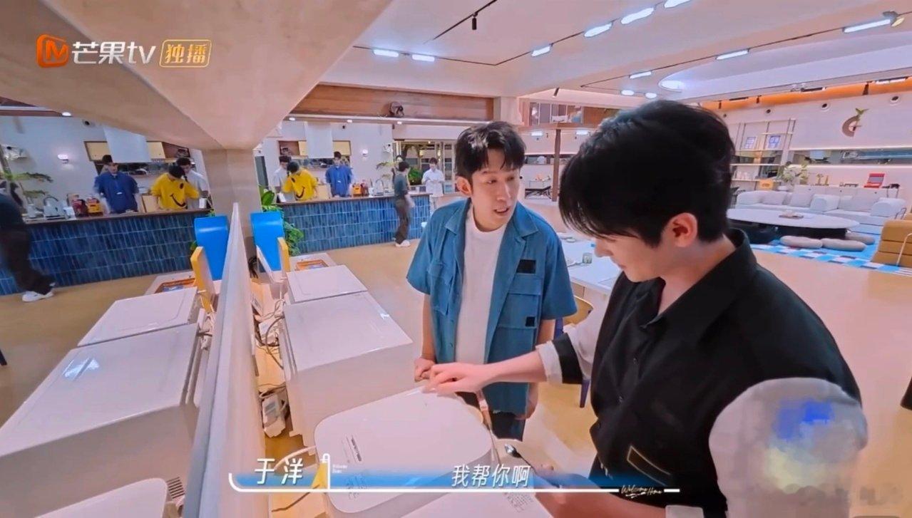 丞磊野路子排骨翻车了我们的宿舍 蔡正杰尝完丞磊排骨当场无语，酸甜辣混搭的黑暗口感